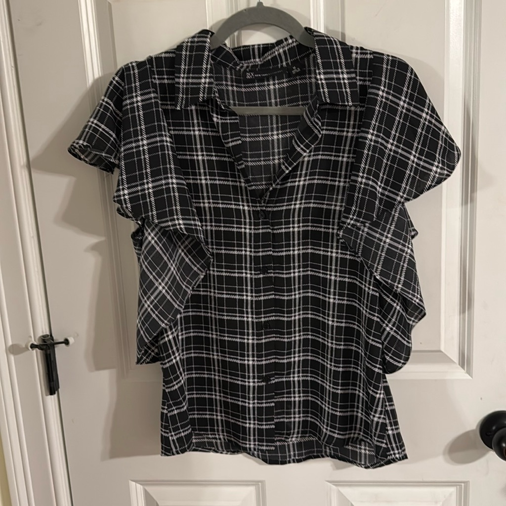 Brand New New York Company Flutter Sleeve Blouse